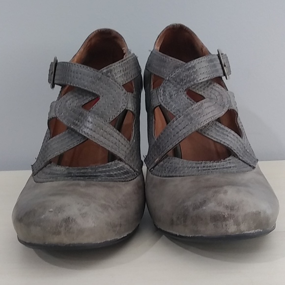 Miz Mooz leather heels with buckles size 9 - Picture 3 of 13